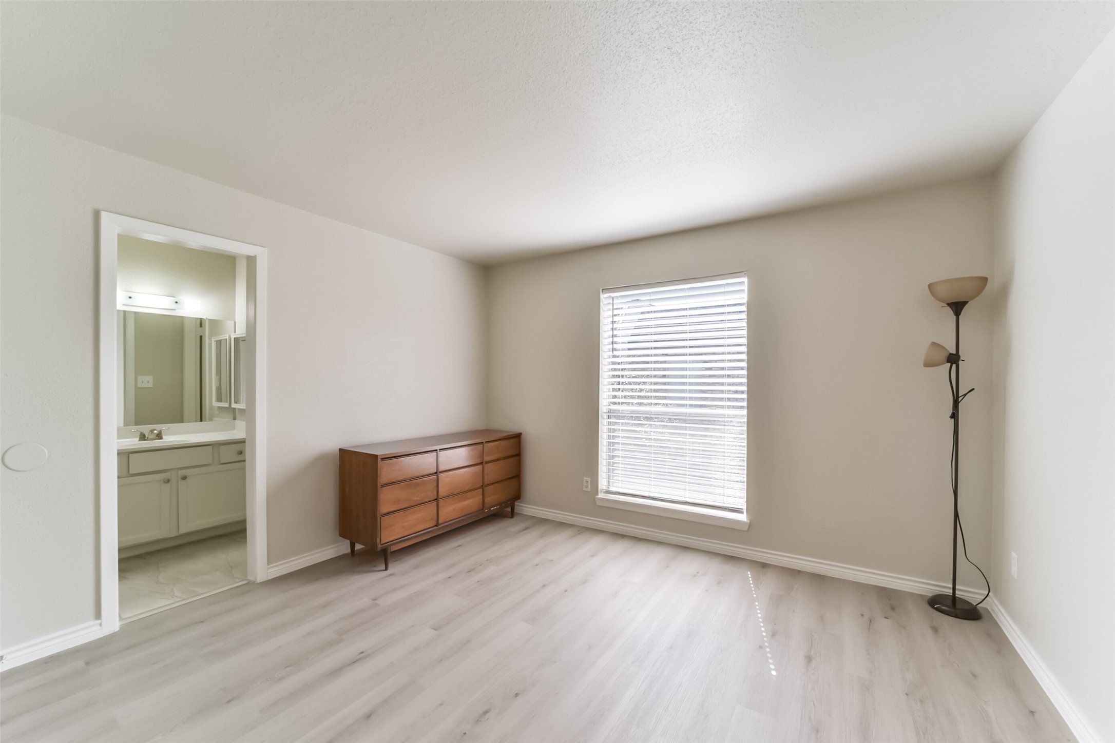 6202 Skyline Drive, Unit 44 Houston, TX 77057 - Photo 18 of 29 an empty room with a window and wooden floor