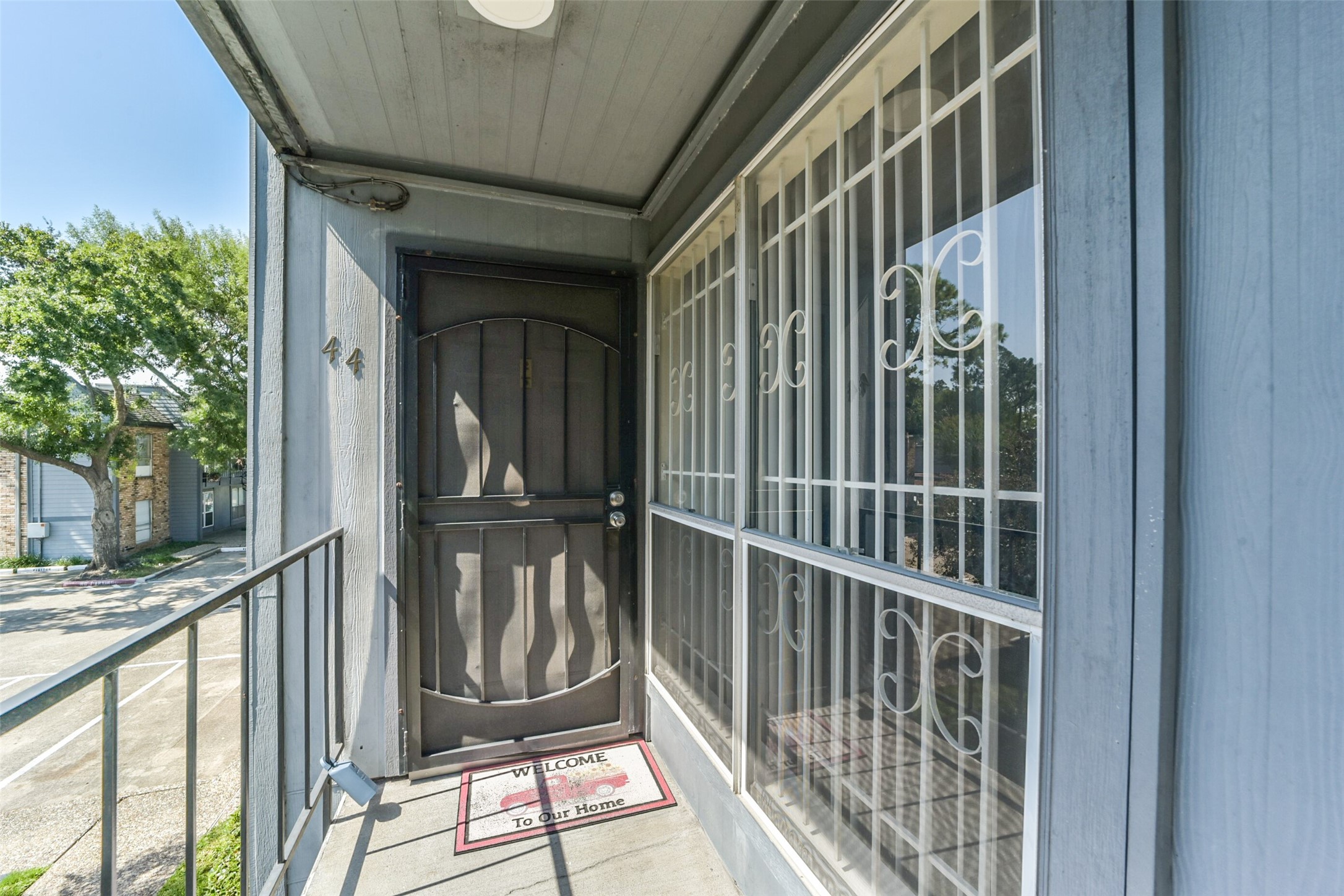 6202 Skyline Drive, Unit 44 Houston, TX 77057 - Photo 24 of 29 a view of a balcony