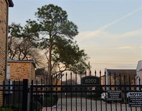 6202 Skyline Drive, Unit 44 Houston, TX 77057 - Photo 28 of 29 a view of a wrought iron fences