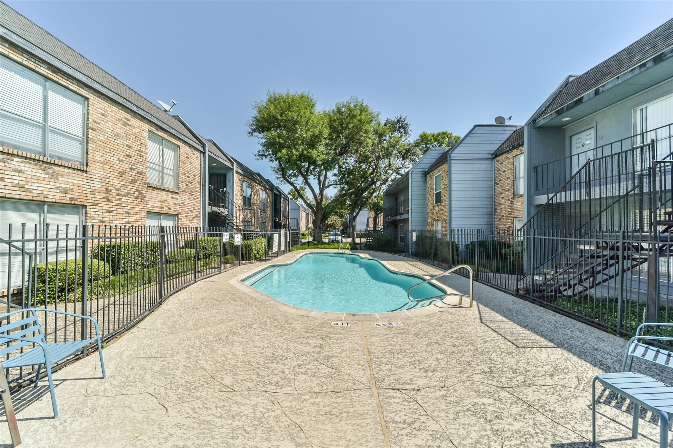 6202 Skyline Drive, Unit 44 Houston, TX 77057 - Photo 4 of 29 a view of a house with backyard and sitting area