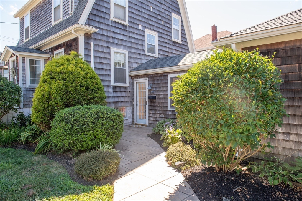 70 Chestnut Street Fairhaven, MA 02719 - Photo 3 of 35
