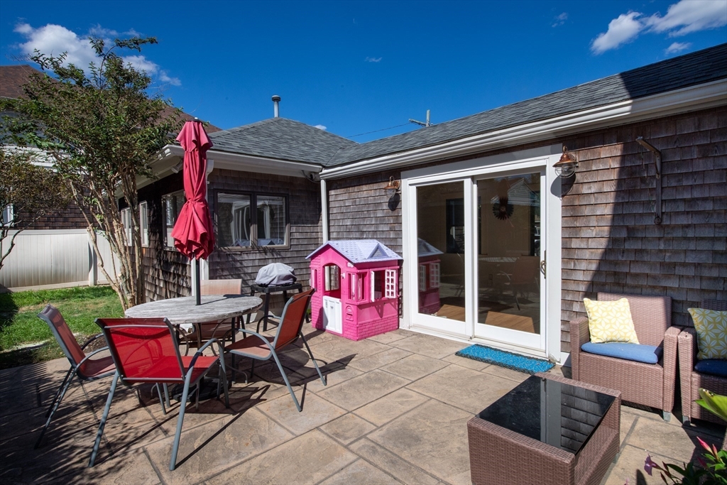 70 Chestnut Street Fairhaven, MA 02719 - Photo 4 of 35