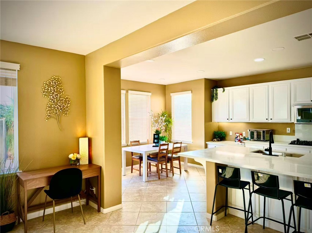 6805 Edinburgh Road Eastvale, CA 92880 - Photo 4 of 47