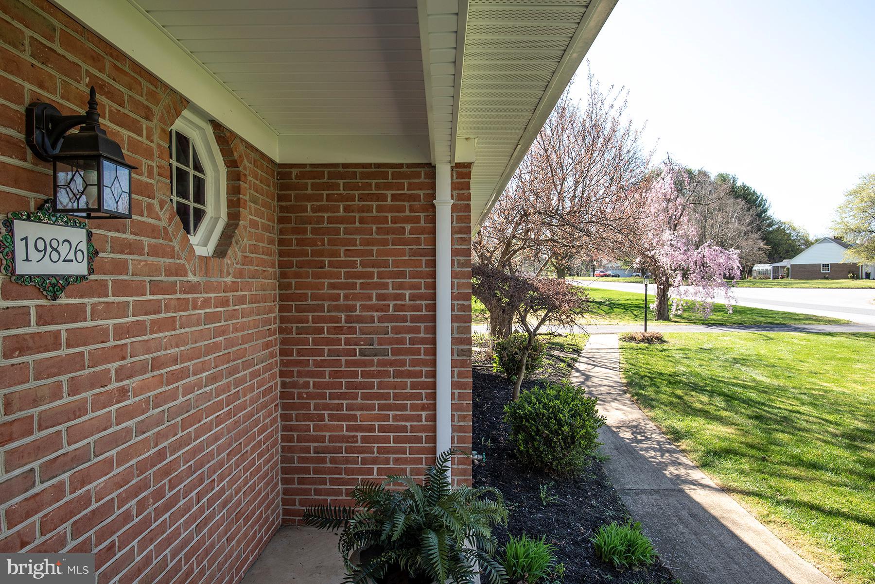19826 Spring Creek Road Hagerstown, MD 21742 - Photo 2 of 27 Front walk