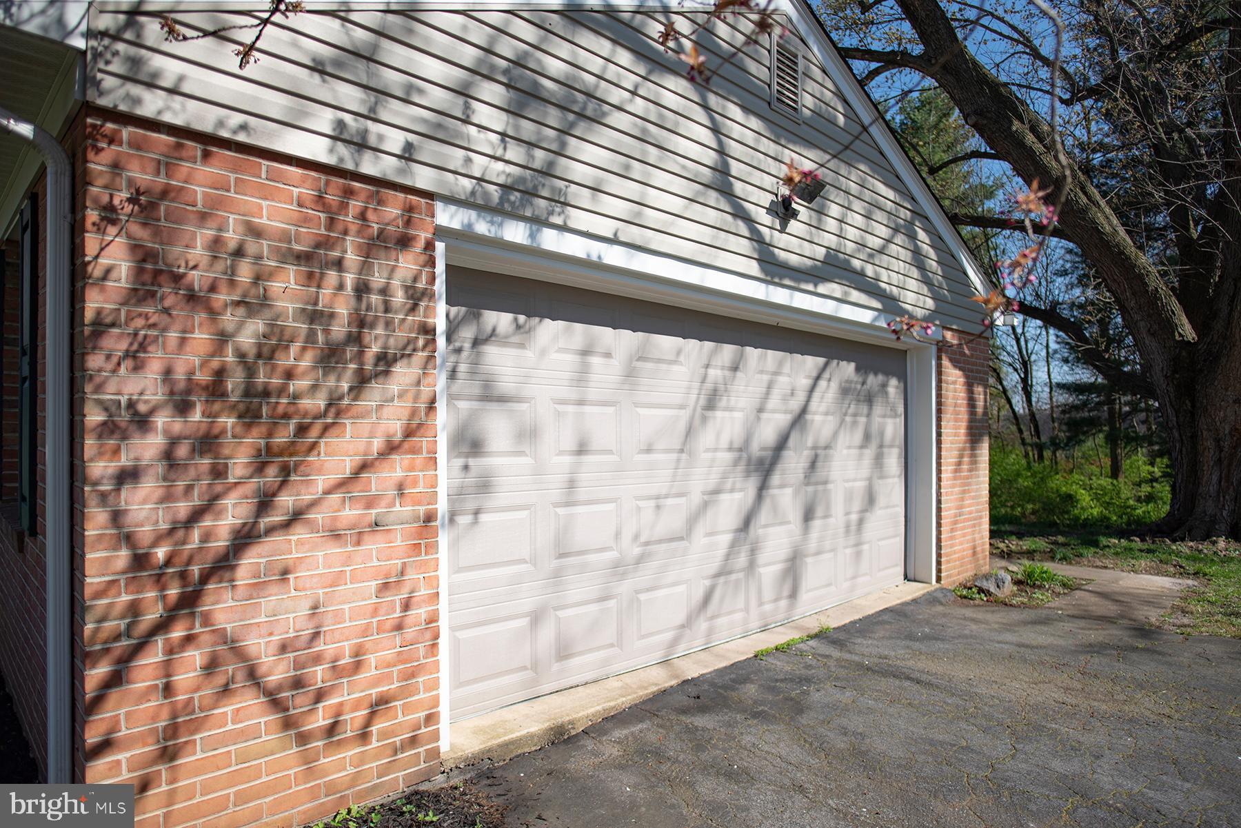 19826 Spring Creek Road Hagerstown, MD 21742 - Photo 25 of 27 Garage