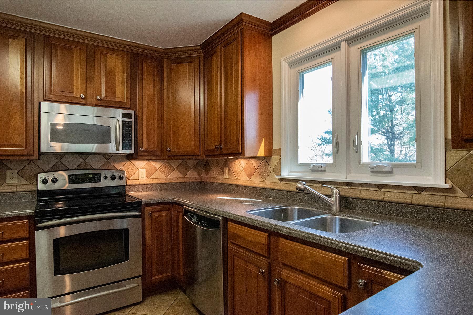 19826 Spring Creek Road Hagerstown, MD 21742 - Photo 4 of 27 Kitchen