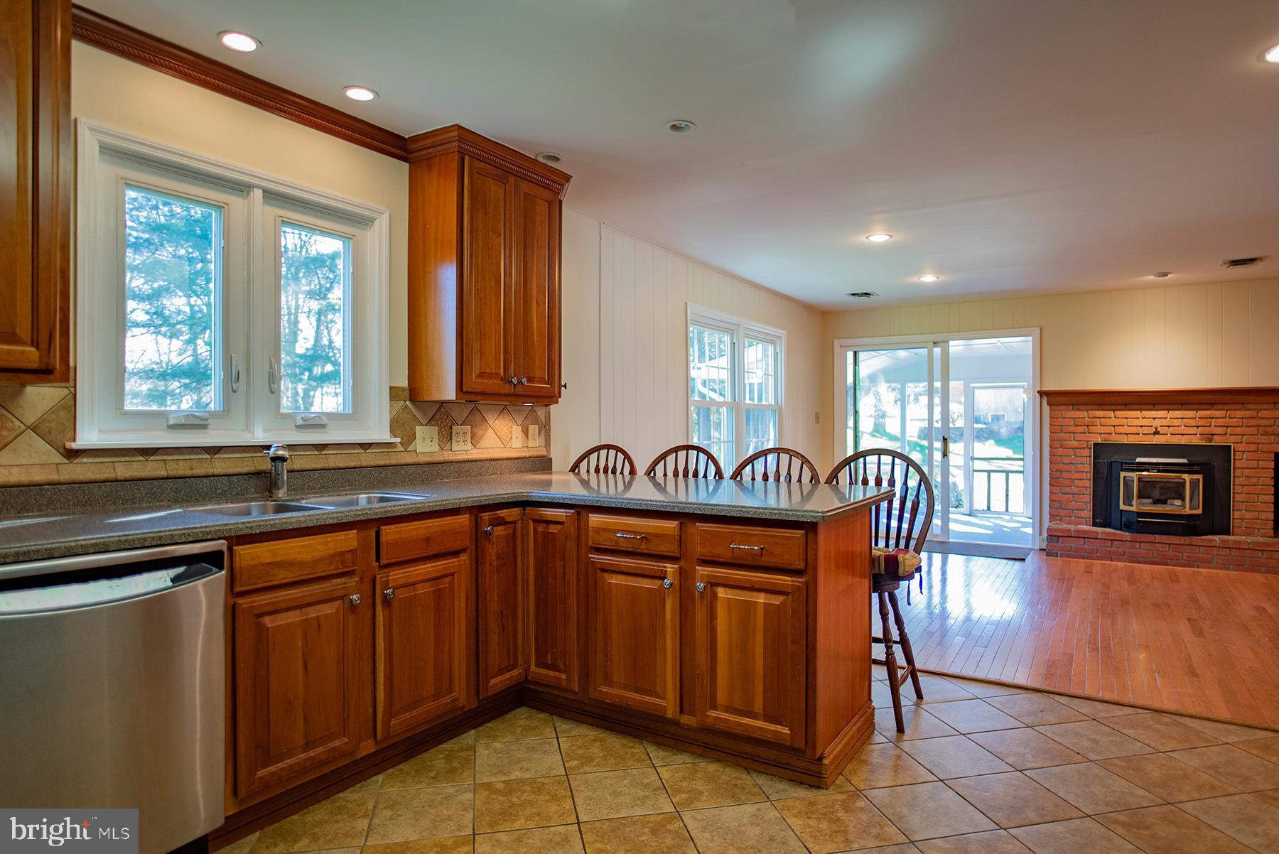 19826 Spring Creek Road Hagerstown, MD 21742 - Photo 5 of 27 Kitchen