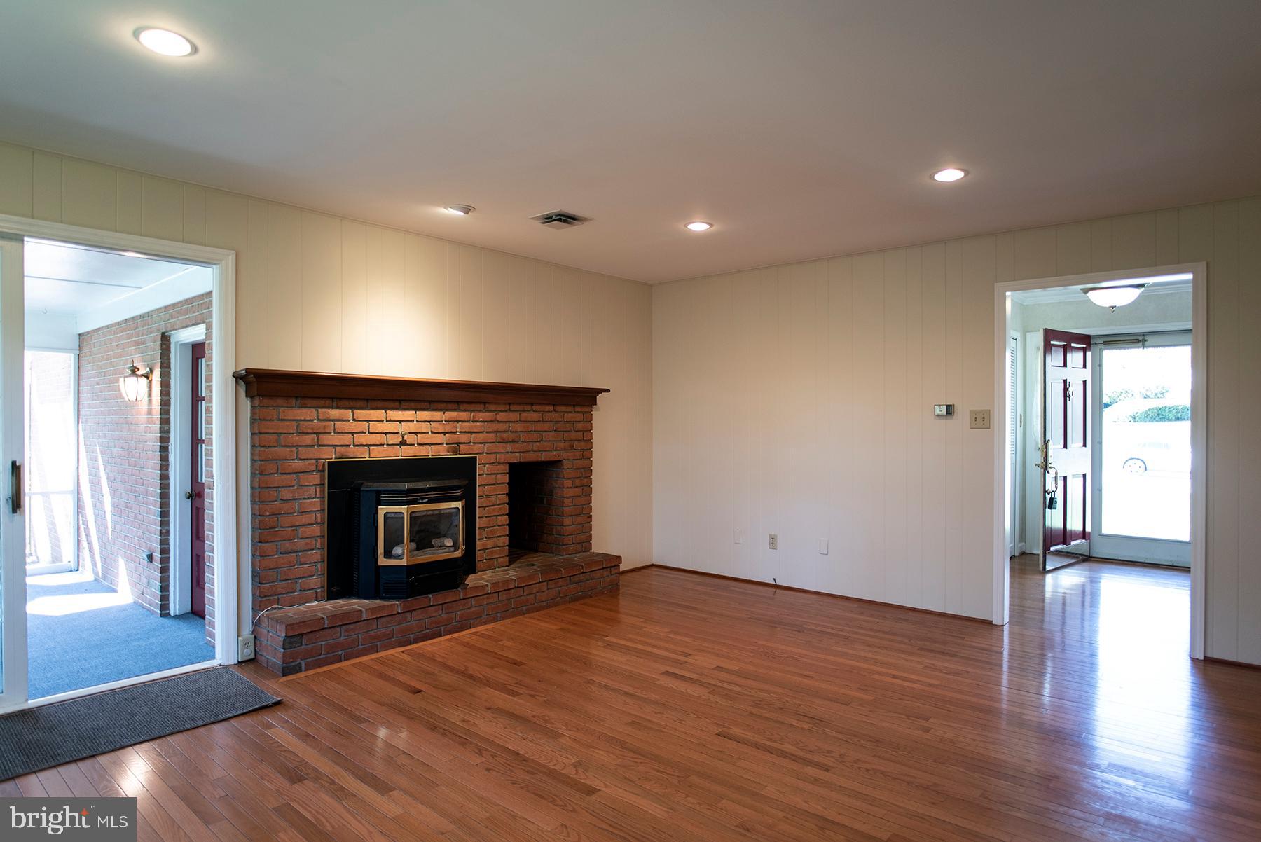 19826 Spring Creek Road Hagerstown, MD 21742 - Photo 7 of 27 Family room
