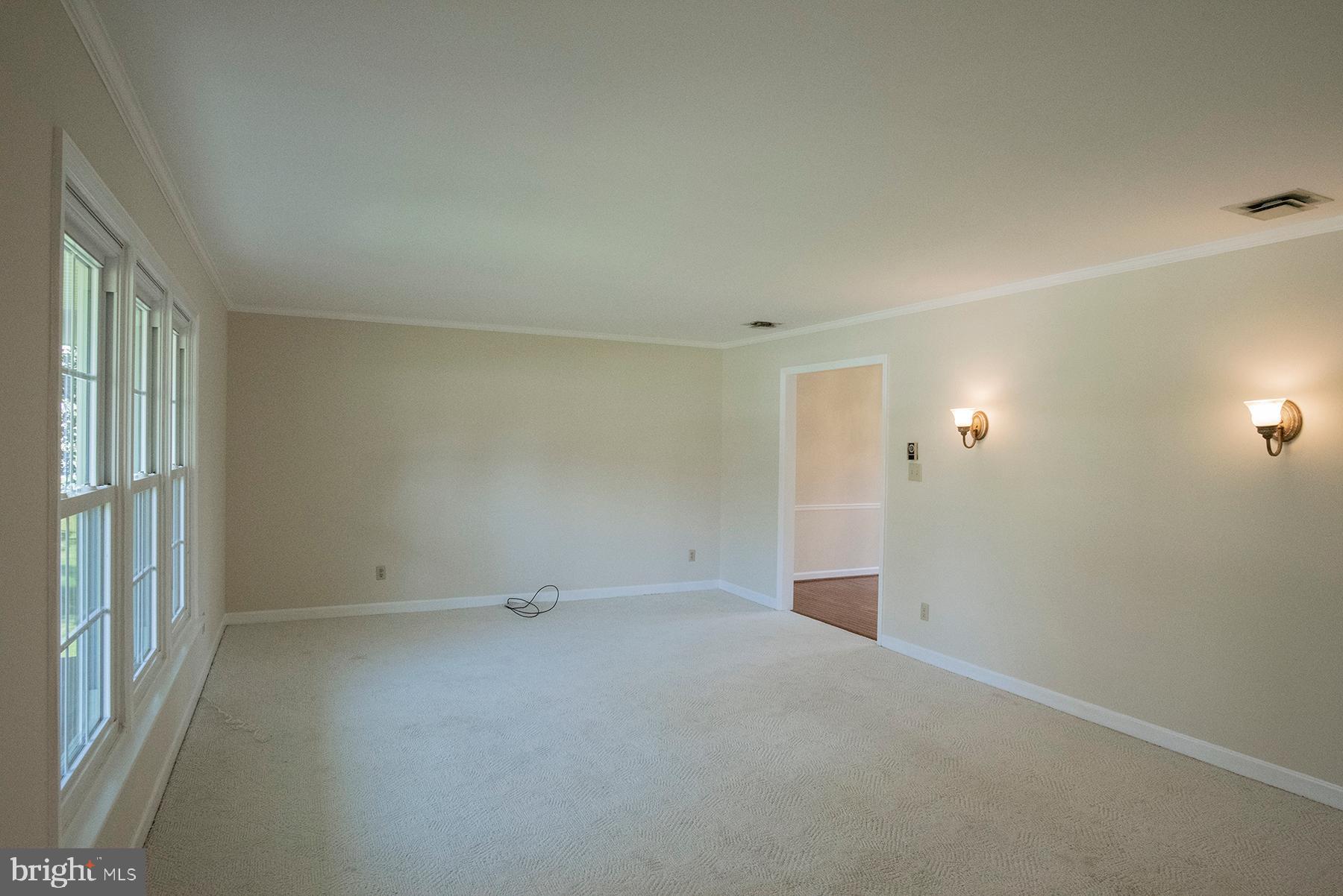 19826 Spring Creek Road Hagerstown, MD 21742 - Photo 10 of 27 Living room