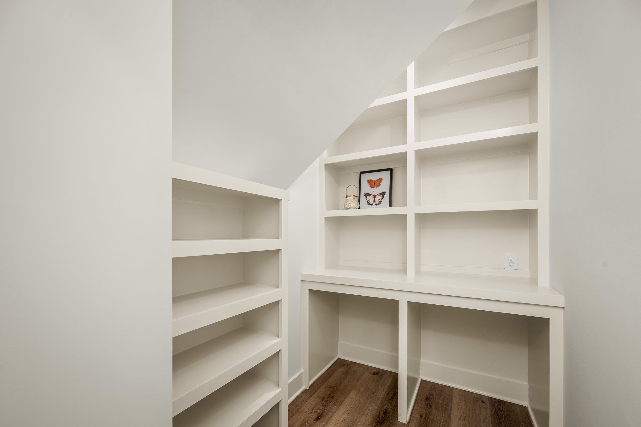 7314 West Gum Road Murfreesboro, TN 37127 - Photo 19 of 49 a view of an empty walk in closet