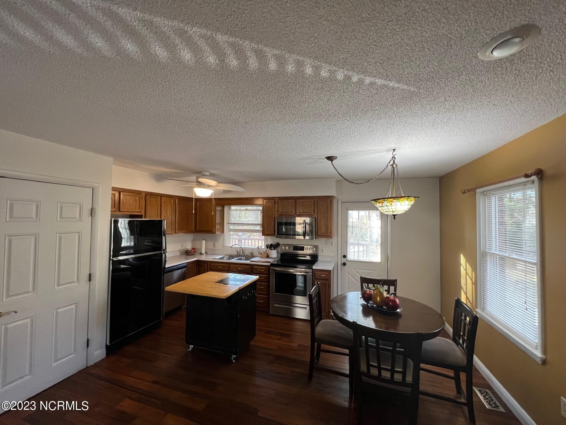 719 Lewis Road Leland, NC 28451 - Photo 19 of 22 kitchen