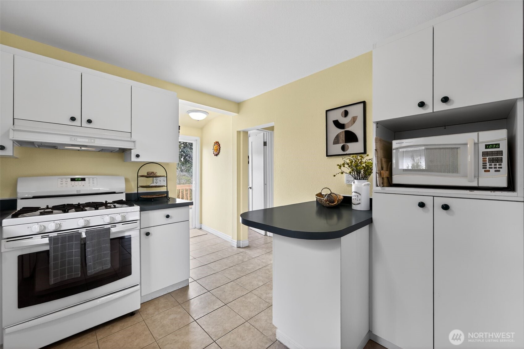 3931 Friday Avenue Everett, WA 98201 - Photo 10 of 31
