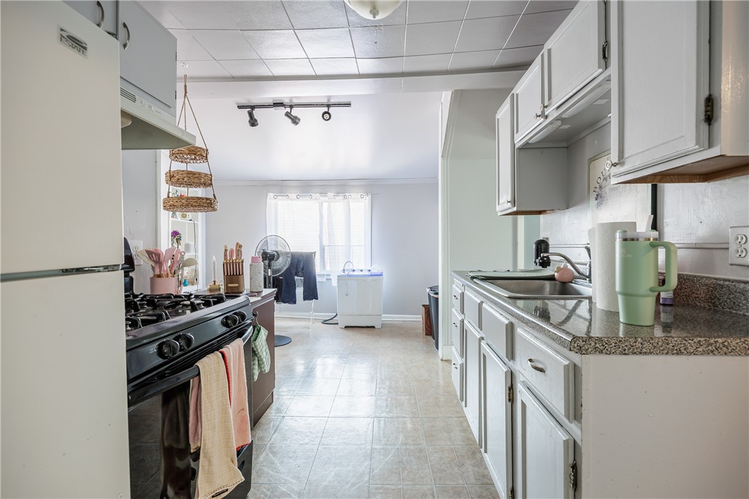 23 Benton Street Rochester, NY 14620 - Photo 15 of 27