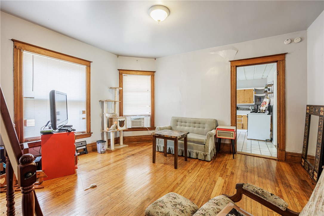 23 Benton Street Rochester, NY 14620 - Photo 3 of 27