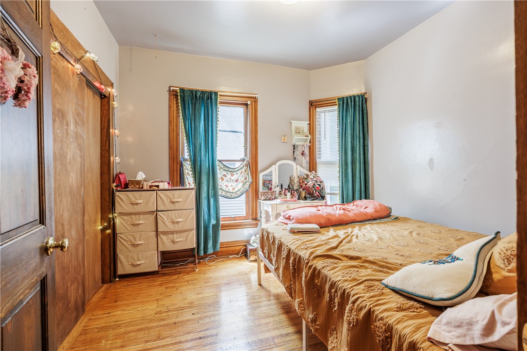 23 Benton Street Rochester, NY 14620 - Photo 5 of 27