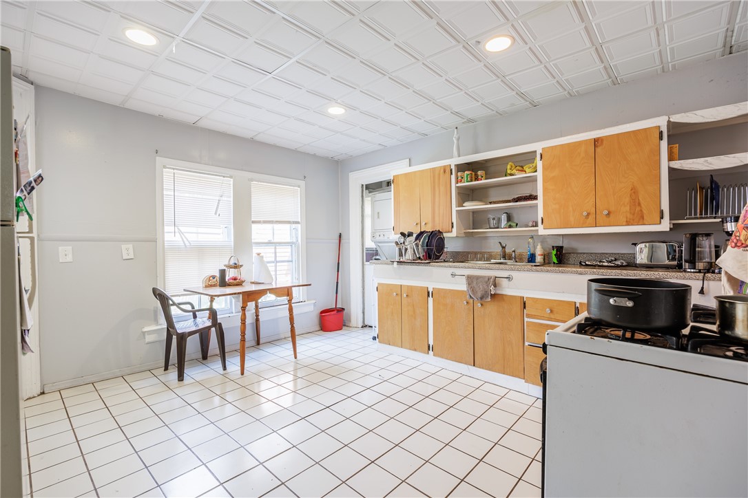 23 Benton Street Rochester, NY 14620 - Photo 6 of 27