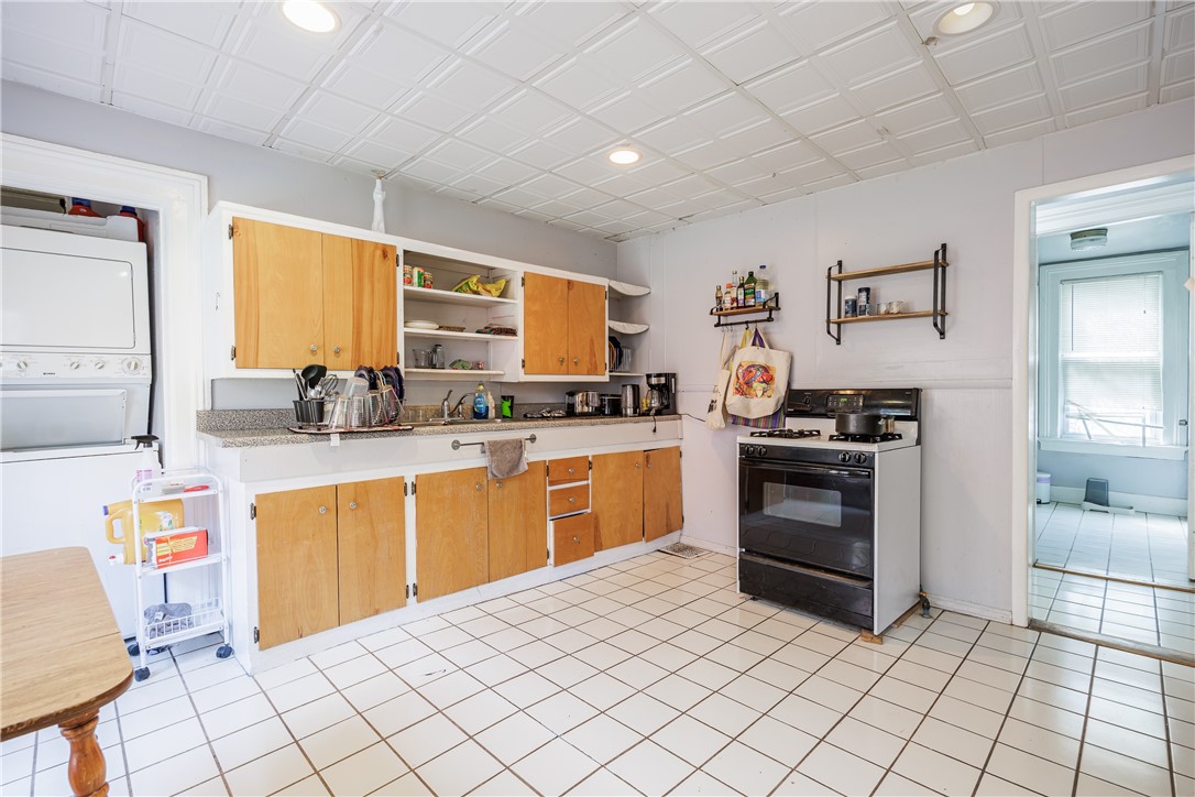 23 Benton Street Rochester, NY 14620 - Photo 7 of 27