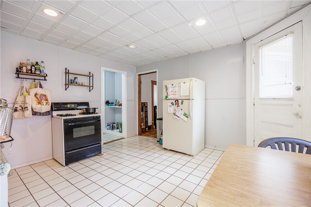 23 Benton Street Rochester, NY 14620 - Photo 8 of 27