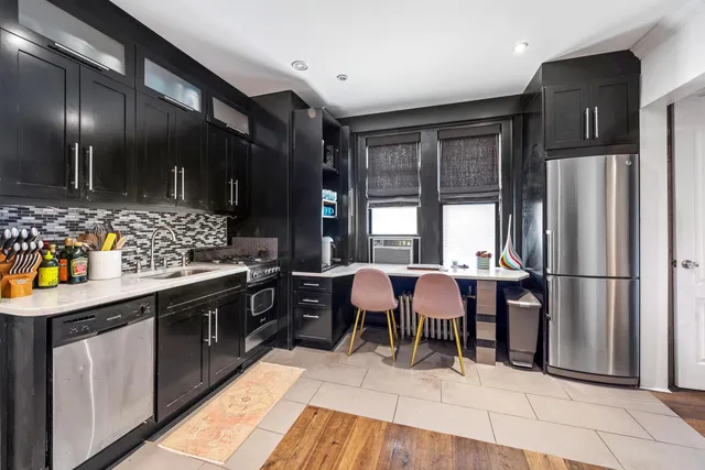 $799,000 | 295 West 11th Street, Unit 2E | West Village