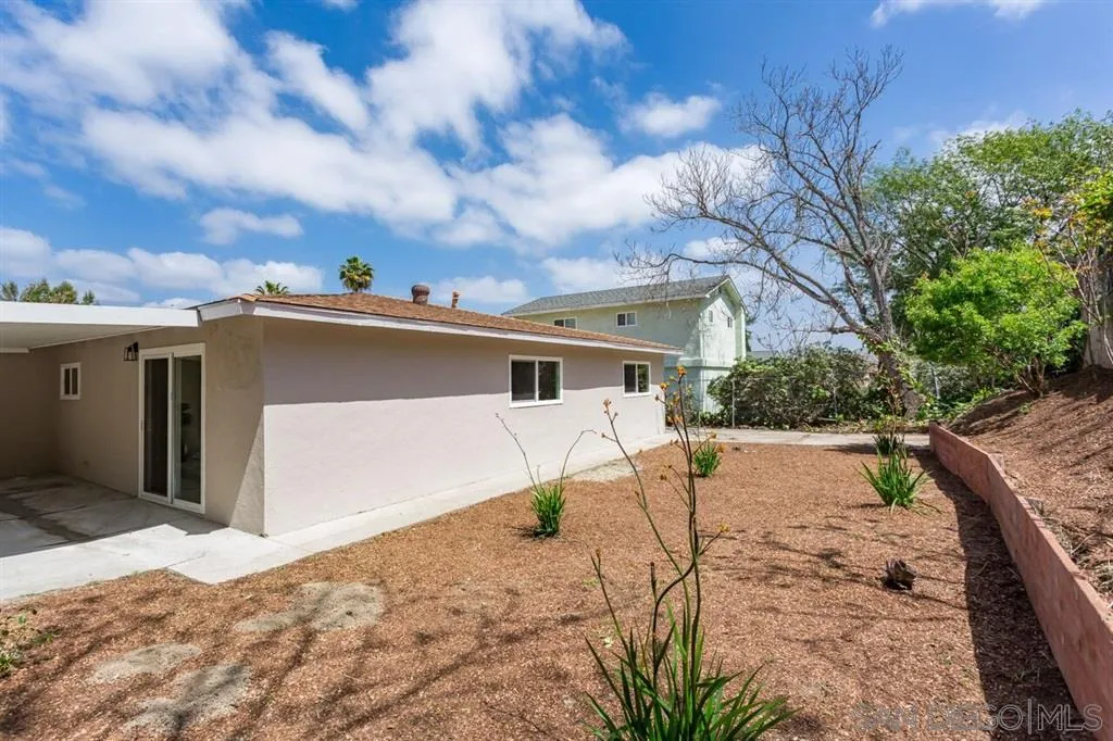 9367 Rigsby Drive Santee, CA 92071 - Photo 8 of 25 Gallery Image 8