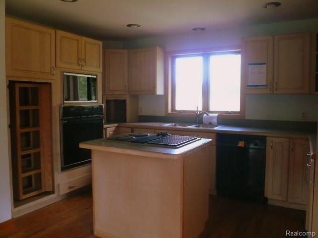 7888 Byron Road Howell, MI 48855 - Photo 2 of 26 2 KITCHEN.jpg