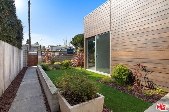 a view of a backyard with pathway