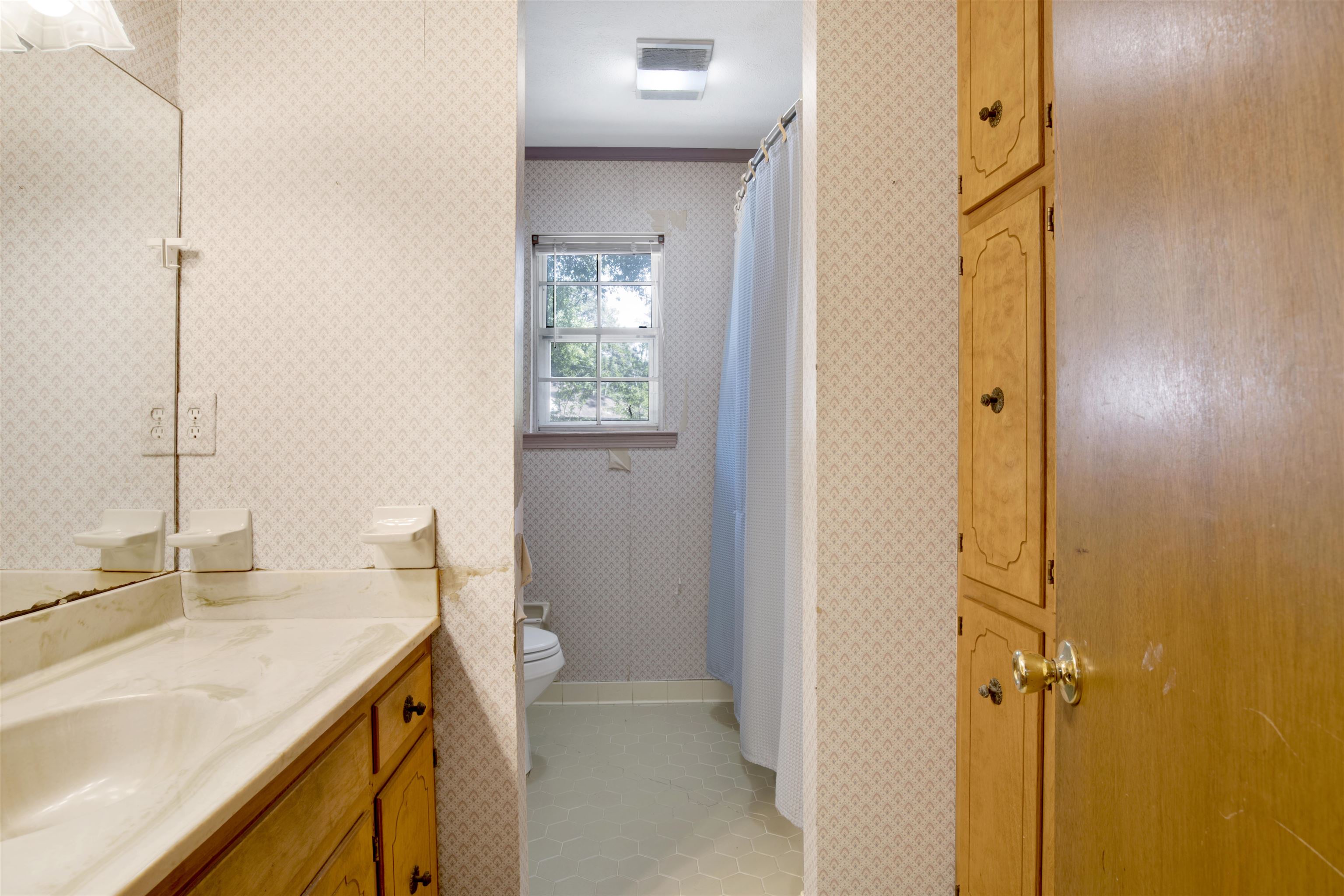109 Paige Circle Daphne, AL 36526 - Photo 28 of 46 Main Lvl Primary Bath