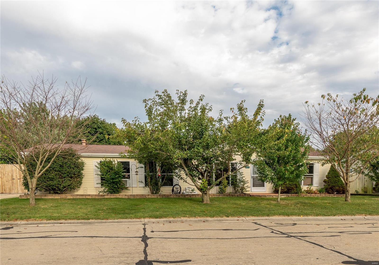 10940 Hunters Creek Drive Lebanon, IL 62254 - Photo 1 of 25 Gallery Image 1