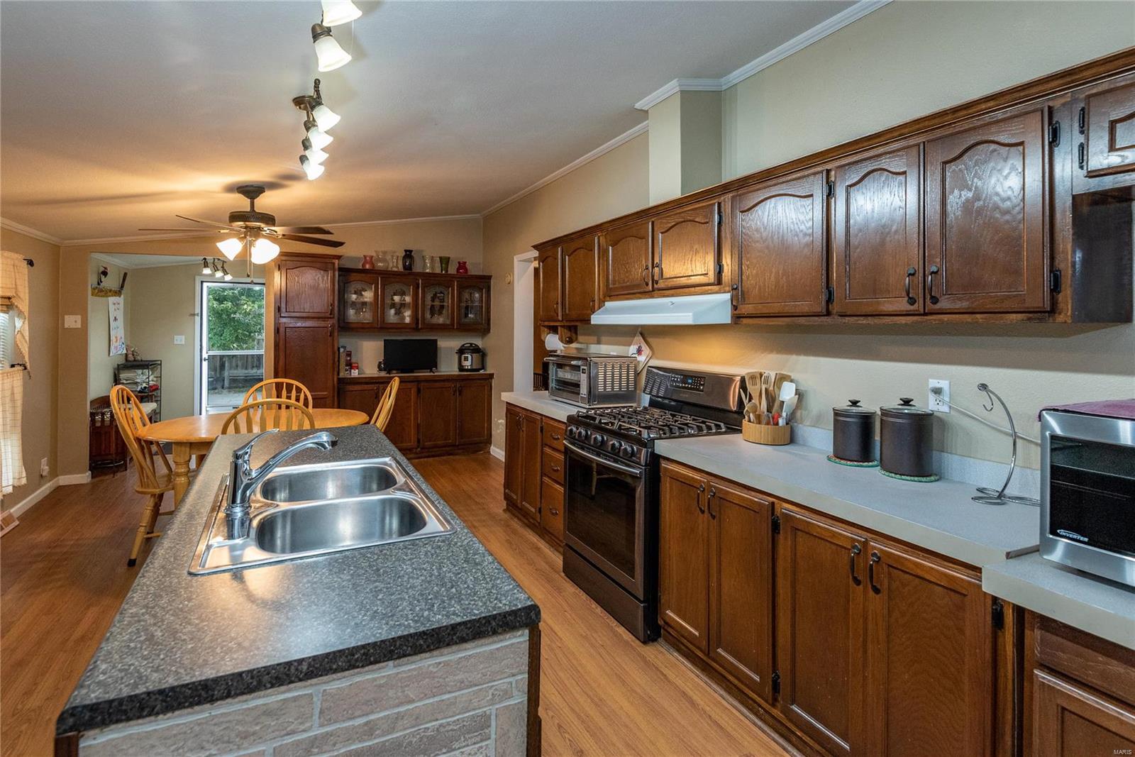 10940 Hunters Creek Drive Lebanon, IL 62254 - Photo 6 of 25 Gallery Image 6