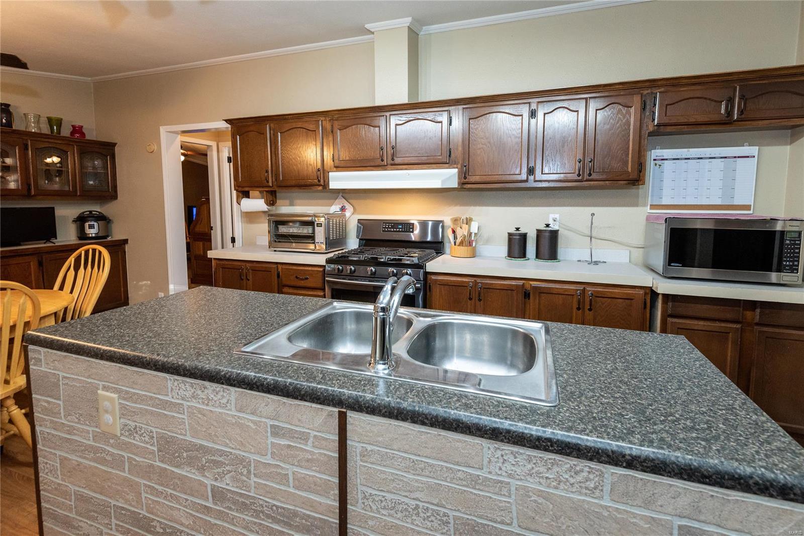 10940 Hunters Creek Drive Lebanon, IL 62254 - Photo 7 of 25 Gallery Image 7