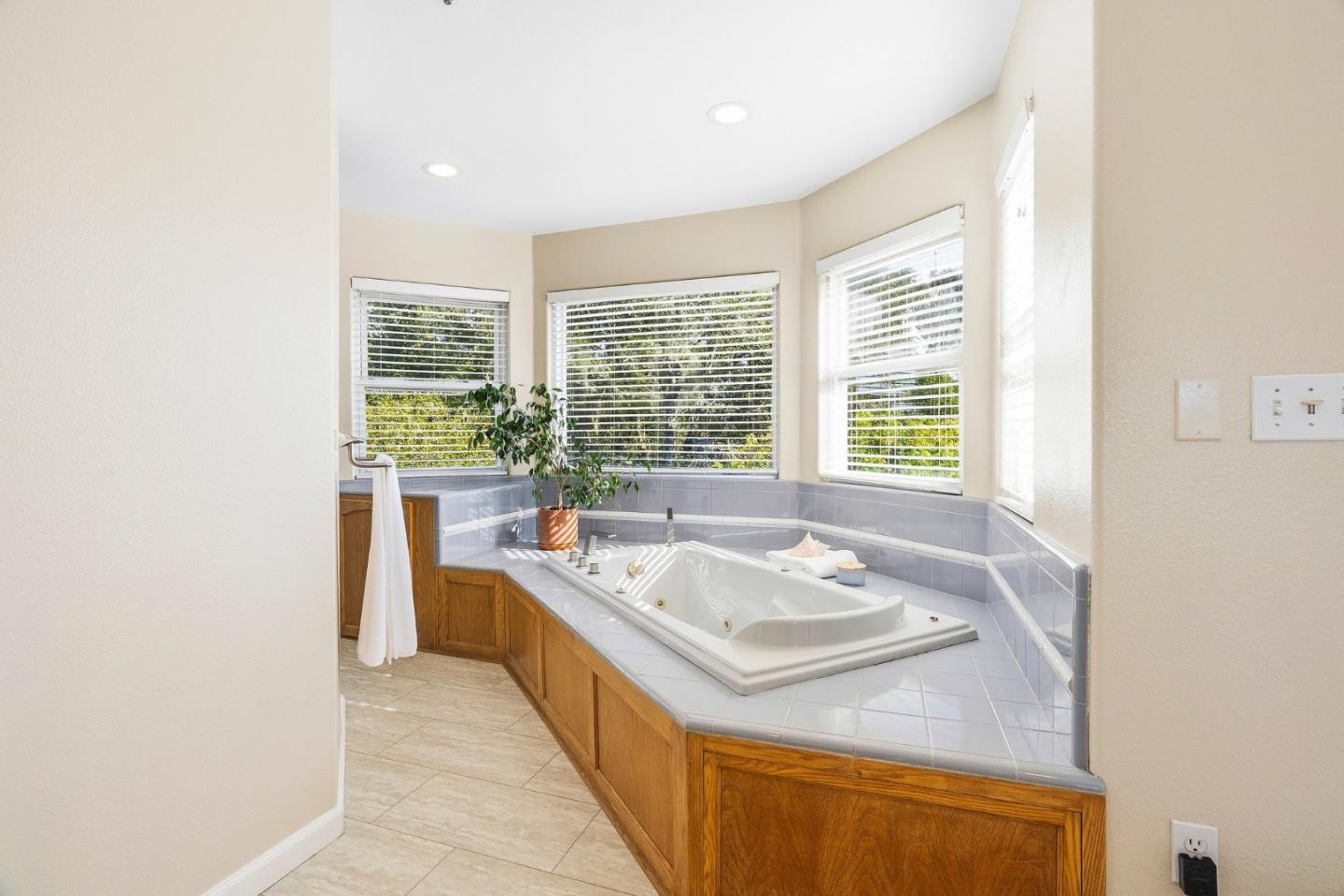 2500 Nelson Road Scotts Valley, CA 95066 - Photo 22 of 77 a spacious bathroom with sink a mirror and a bathtub