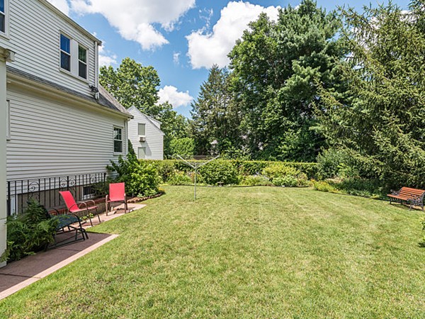 39 Woods Road Belmont, MA 02478 - Photo 4 of 25 Gallery Image 4