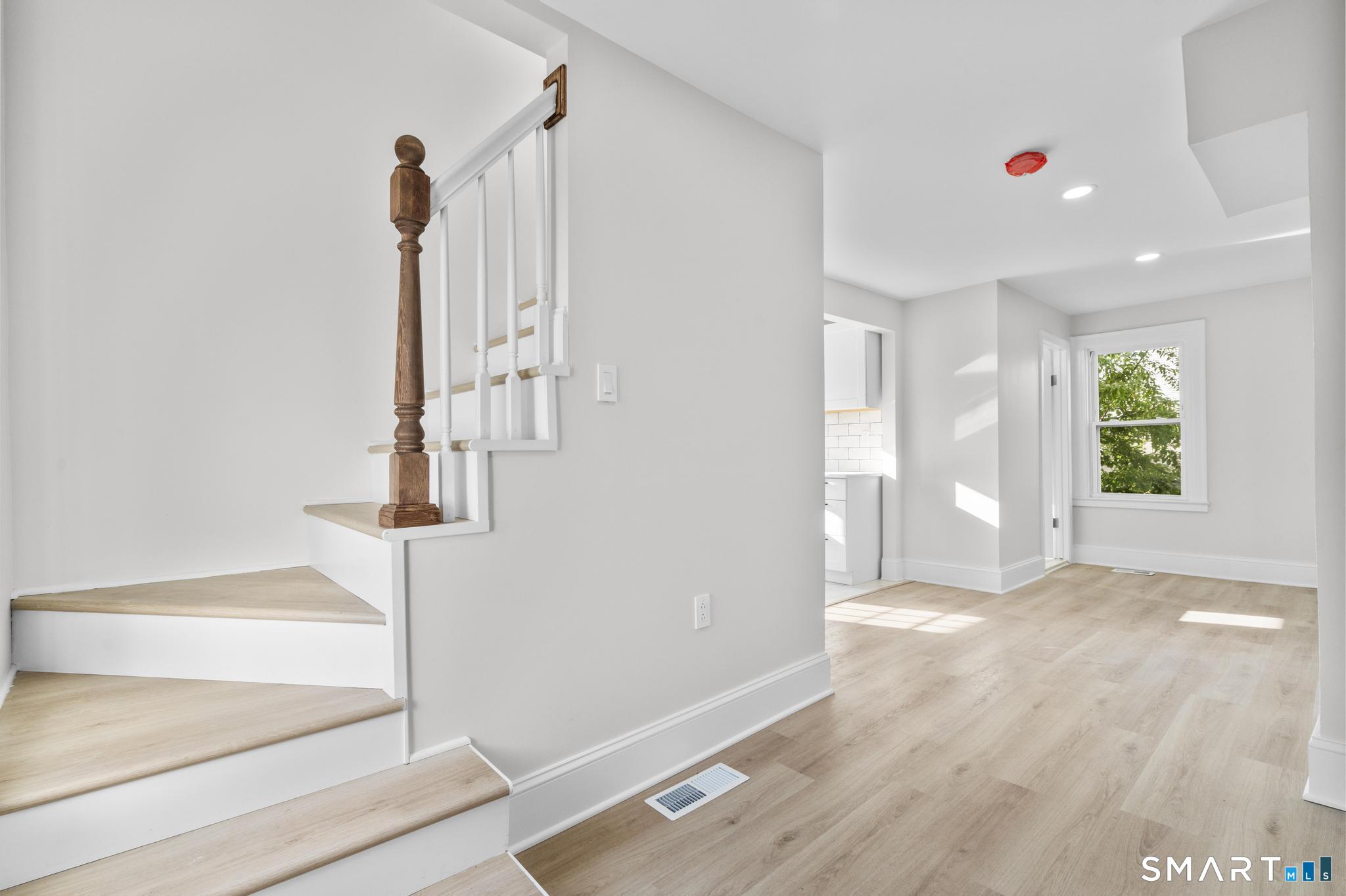 39 Edwards Street Hamden, CT 06517 - Photo 5 of 17