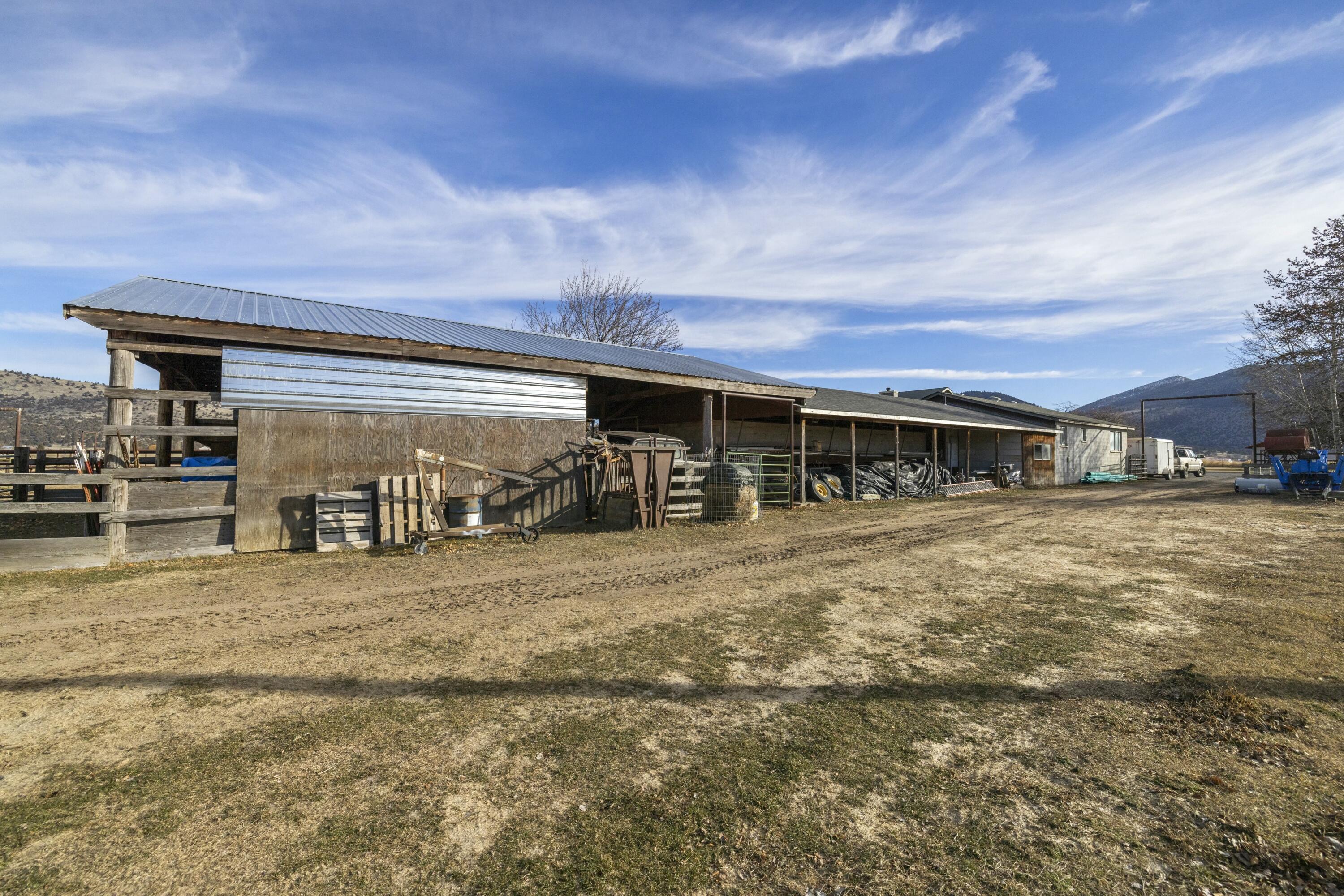 11251 Crystal Springs Road Klamath Falls, OR 97603 - Photo 52 of 64 barn
