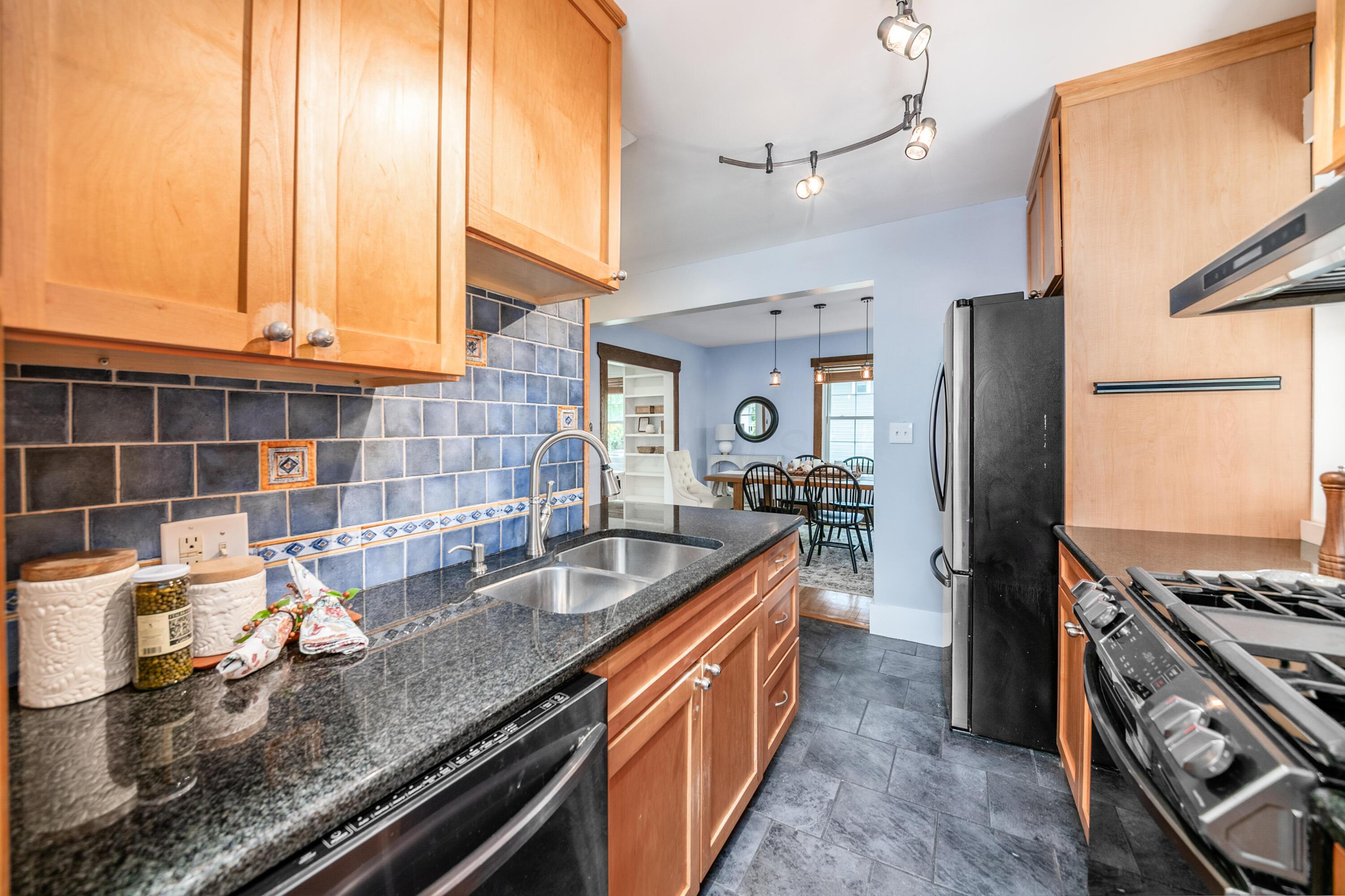 111 Erie Road Columbus, OH 43214 - Photo 17 of 43 111 Erie Kitchen 5