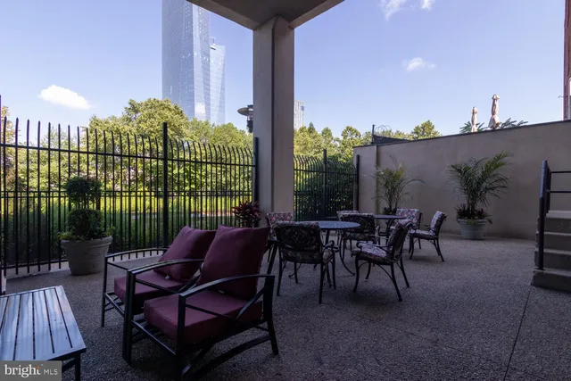 $320,000 | 2429-41 Locust Street, Unit 212, Philadelphia, PA 19103