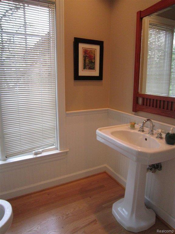 290 Ridgewood Road Rochester, MI 48306 - Photo 19 of 24 Half Bath