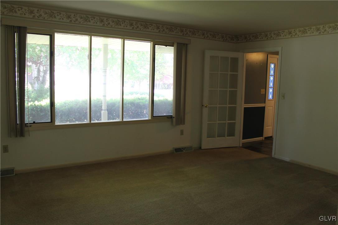 1139 Place Road Bethlehem, PA 18017 - Photo 4 of 32 Gallery Image 4