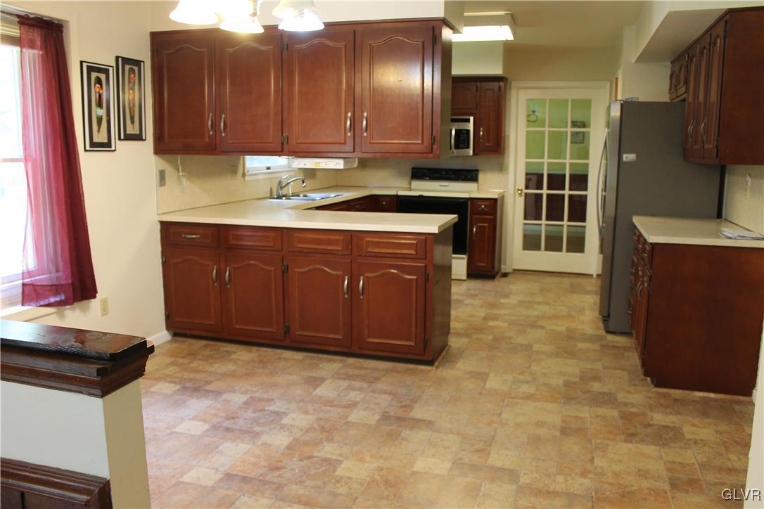 1139 Place Road Bethlehem, PA 18017 - Photo 8 of 32 Gallery Image 8