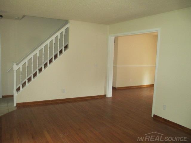 4528 Jerome Road Clarkston, MI 48346 - Photo 4 of 25
