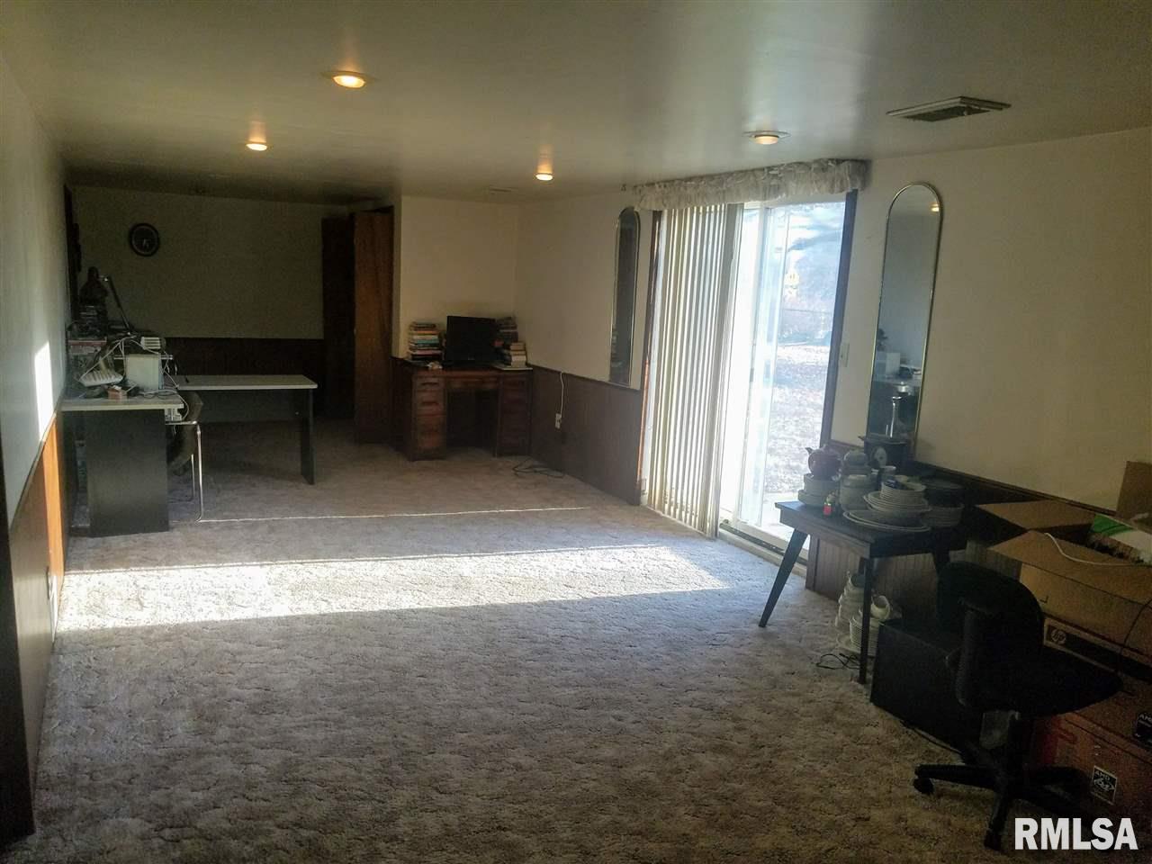 6319 North Randwick Road Peoria, IL 61615 - Photo 11 of 14 Gallery Image 11