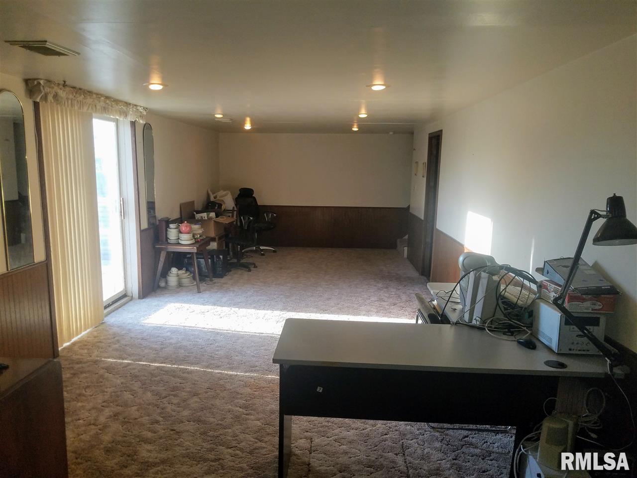 6319 North Randwick Road Peoria, IL 61615 - Photo 12 of 14 Gallery Image 12