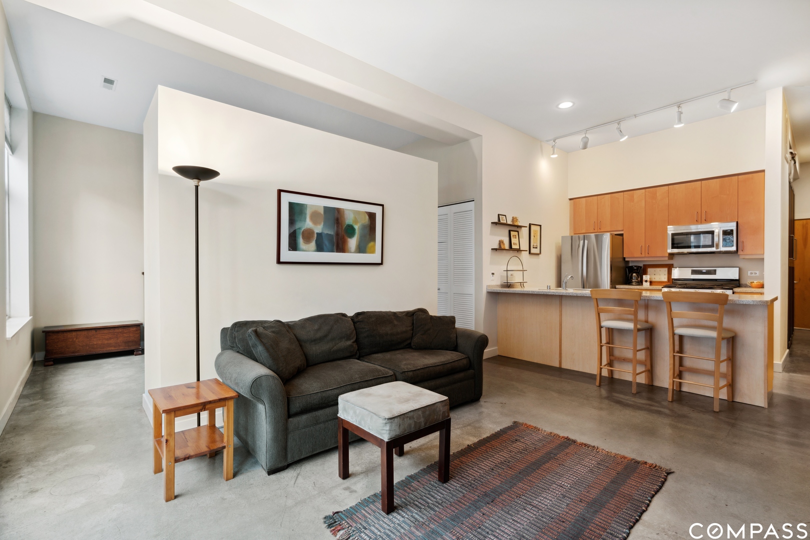 939 West Madison Street, Unit 306 Chicago, IL 60607 - Photo 5 of 15 a living room with furniture and kitchen view