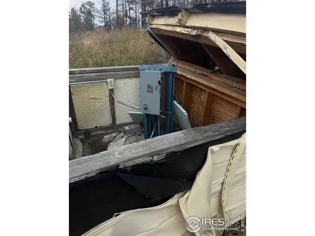 a view of a small yard