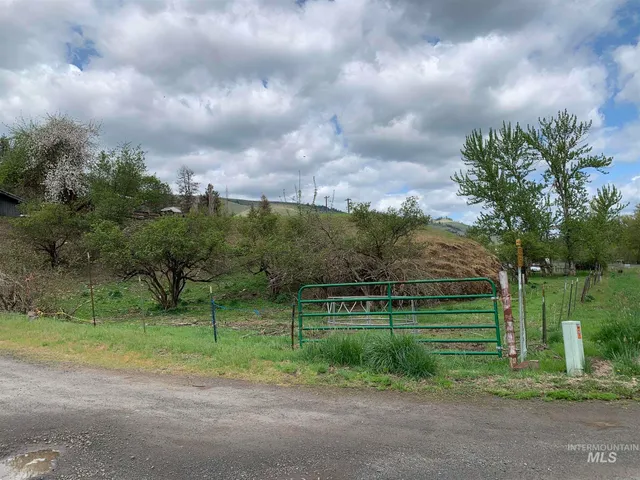 $600,000 | 120 Three Bear Lane, Stites, ID 83552