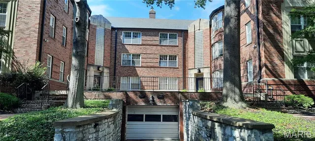 $259,900 | 7545 Wellington Way, Unit 2B, Clayton, MO 63105