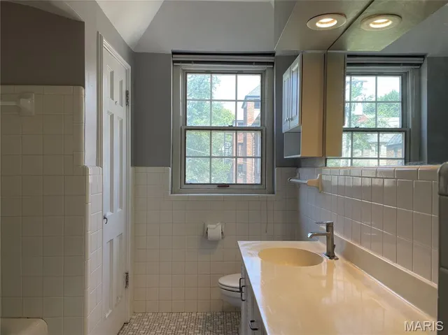 $259,900 | 7545 Wellington Way, Unit 2B, Clayton, MO 63105