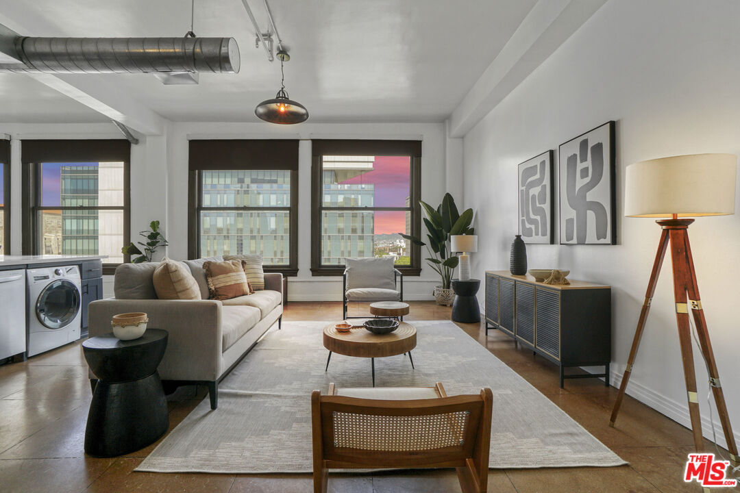 108 West 2nd Street, Unit 915 Los Angeles, CA 90012 - Photo 1 of 27