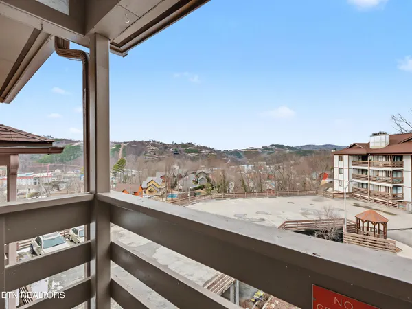 $385,000 | 616 Turkey Nest Road, Unit 313, Gatlinburg, TN 37738