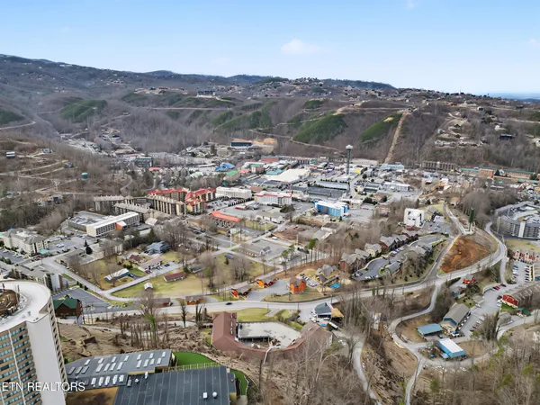 $385,000 | 616 Turkey Nest Road, Unit 313, Gatlinburg, TN 37738
